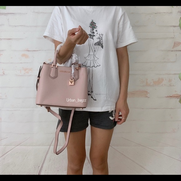 Michael Kors Adele Medium Messenger - Picture 7 of 10